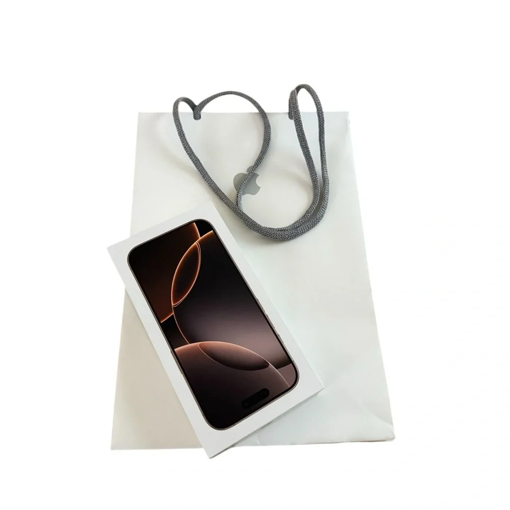 Apple Shopping Bag/iPhone 16 Pro Box - White